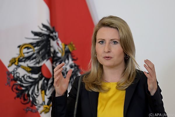 Mehr Telefon-Beratung bei psychischen Belastungen in Krise