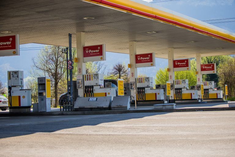 An den Tankstellen in Vorarlberg herrscht Existenzangst: Waschanlagen gesperrt, nur wenige Tankkunden und Shops, die nicht frequentiert werden.VN/Steurer