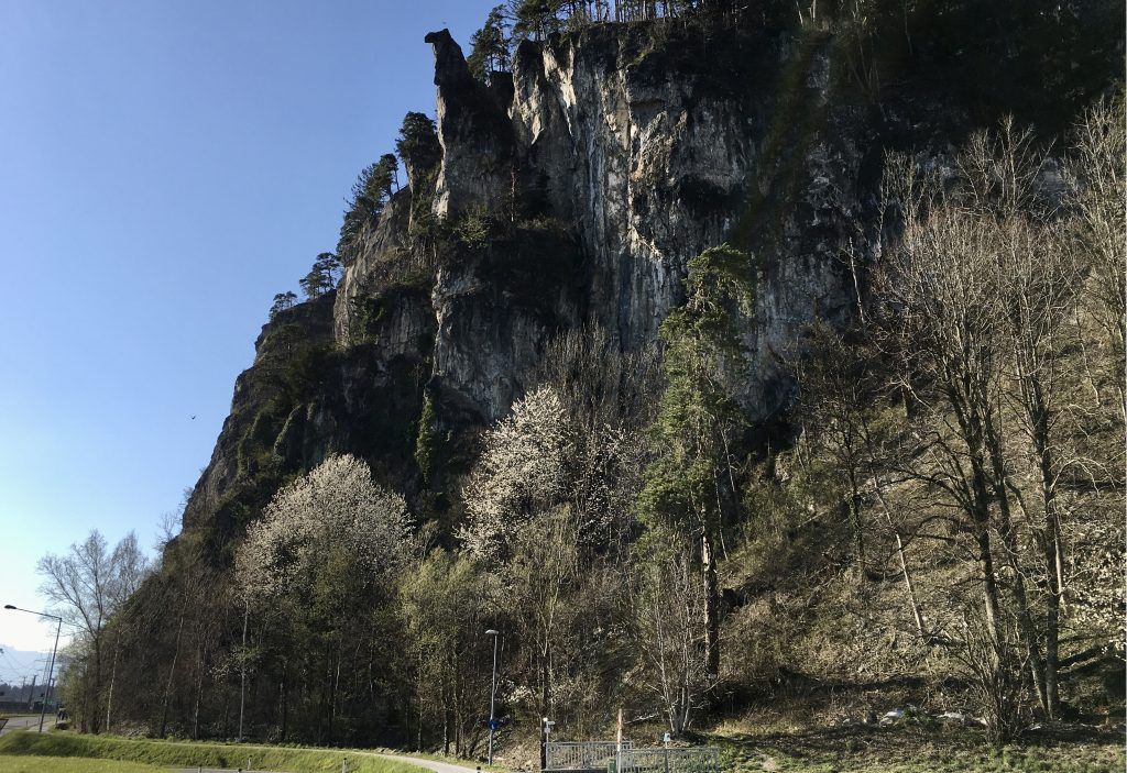 Straßenseitige Felsräumung beim Hängenden Stein verschoben