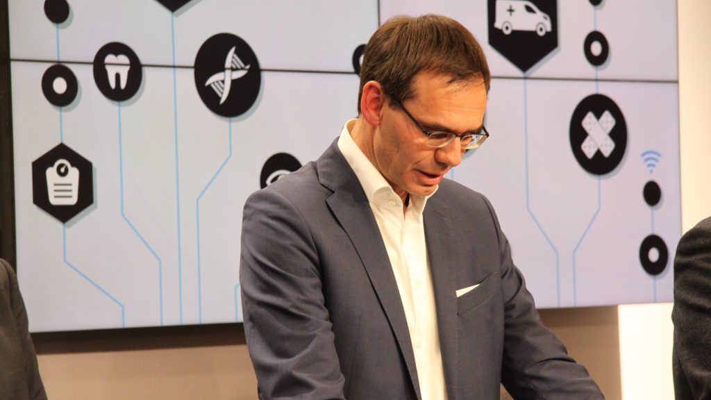 Ab 17.40 live: Land informiert über aktuelle Entwicklungen