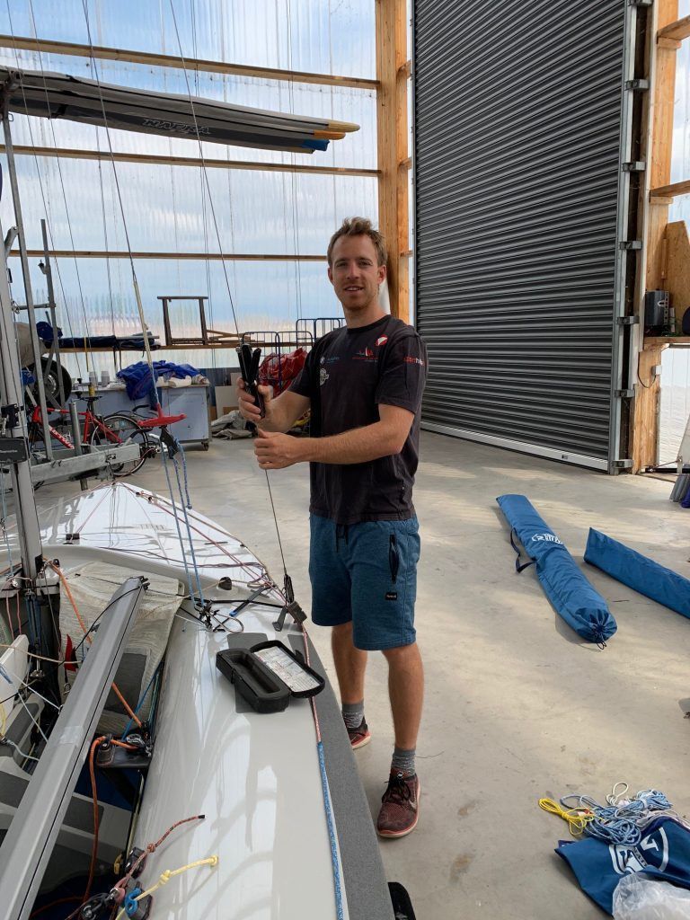 Lukas Mähr bei der Arbeit im Bundesleistungszentrum des Segelverbandes. <span class="copyright">Privat</span>