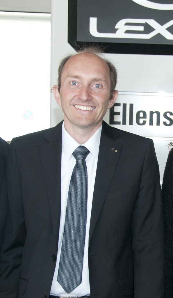 Das Werkstattgeschäft läuft mittlerweile wieder im Vollbetrieb. Beim Neuwagenverkauf sind Prognosen schwierig. Wir hätten jetzt eigentlich den Peak. Ich bin optimistisch, dass es nicht erst im Herbst wieder aufwärtsgeht, sondern rechne mit einer Verschiebung des Geschäfts in den Sommer, der heuer ja unter anderen Vorzeichen steht. Ernst Ellensohn, Autohaus Ellensohn