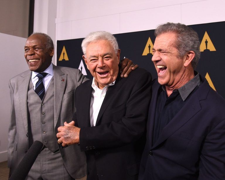 Die gute Chemie zwischen dem Action-Regisseur Richard Donner und seinen ergrauten Hauptdarstellern Mel Gibson und Danny Glover ist ungebrochen. AFP