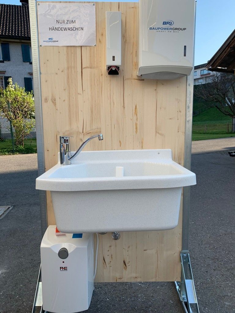 Die Hygienestation ermöglicht am Bau die gründliche Reinigung der Hände.