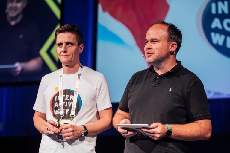 Die IAW-Gastgeber Georg Burtscher (l.) und Gerold Riedmann laden zur Webinar-IAW-Session. VN/SAMS