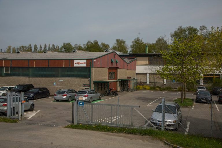 Die Tage der Produktion von Biomasseanlagen bei Viessmann in Hard sind gezählt. Das bedeutet auch den Abbau von 60 Mitarbeitern in Vorarlberg.VN/Paulitsch