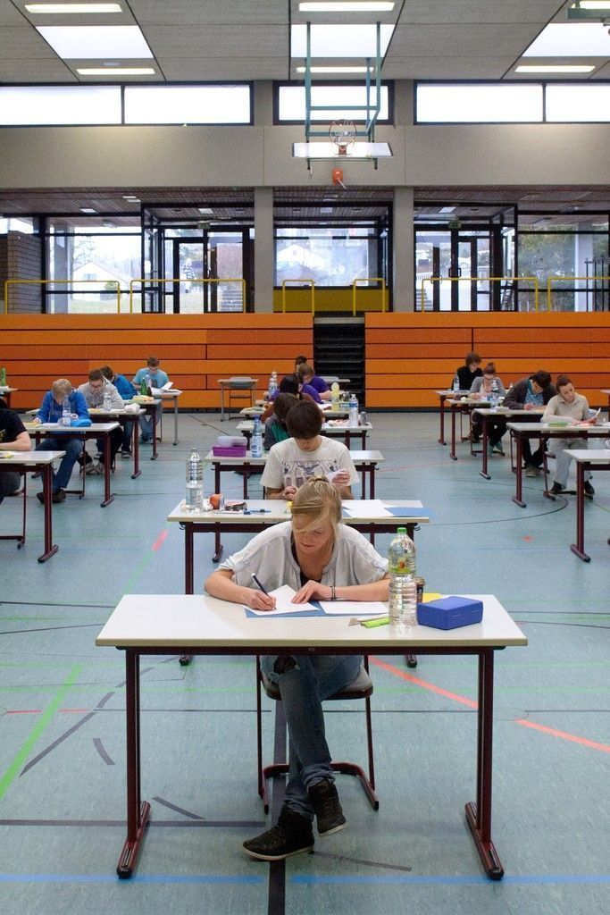 Die verschobenen Lehrabschlussprüfungen in Vorarlberg werden ab Mai durchgeführt, mit den entsprechenden Abständen und Schutzmaßnahmen.Symbolbild DPA