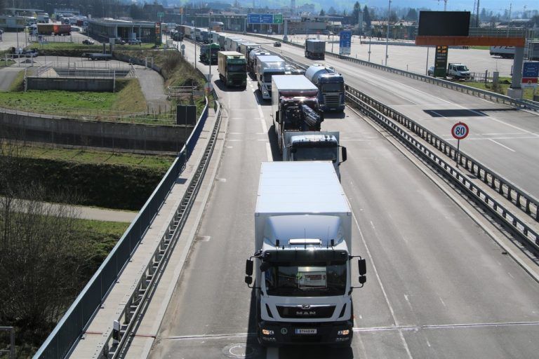 Durch die verschärften Grenzkontrollen gibt es massive Stehzeiten. pletsch