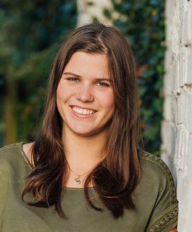 Eigentlich habe ich durch die Uni und andere Dinge genug zu tun. Wenn ich keine Langeweile habe, was geht mir dann ab? Die Freiheit. Ich freue mich schon darauf, endlich wieder machen zu dürfen, was ich will – wo, mit wem und wann ich will. Lisa Stenech, 20 Jahre, Lauterach