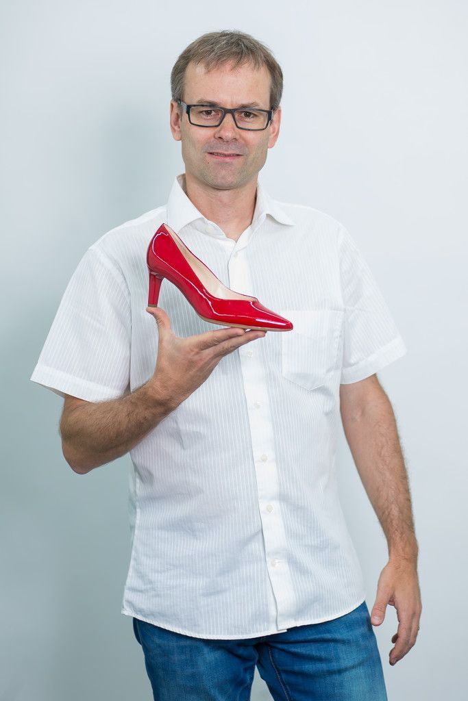 Es ist schwer zu sagen, ob viele oder wenige Kunden kommen. Erfreulich ist, dass wir wieder aufsperren können. Wir arbeiten in unseren Geschäften mit kleinen Teams und beobachten das Interesse. Hanno Reutterer, Schuhhäuser