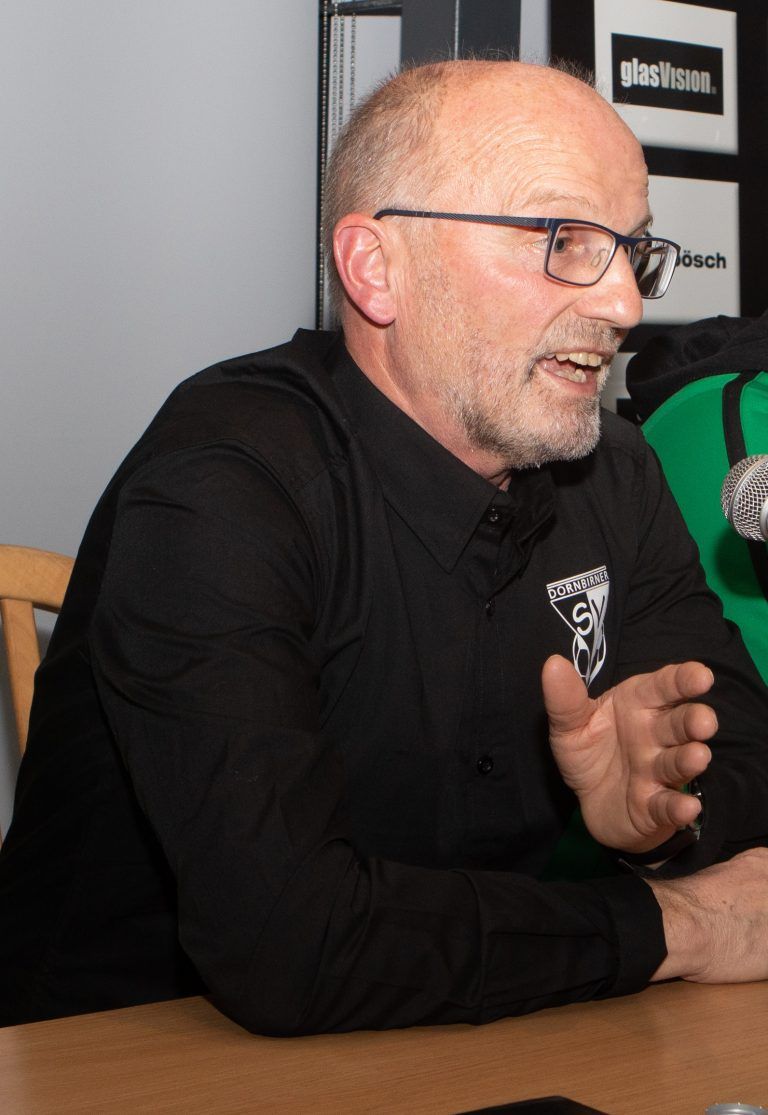 Persönlich fehlt mir der Fußball. Es betrifft aber alle gleich, deshalb kann ich es mir vorstellen. Auf uns wartet viel Arbeit, denn mit Saisonende laufen gleich zwei Drittel der Spielerverträge aus. <strong>Herbert Lenz, Hella Dornbirner SV</strong>