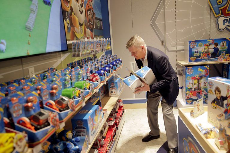 Mit Spielwaren im Supermarkt soll bald Schluss sein.AP