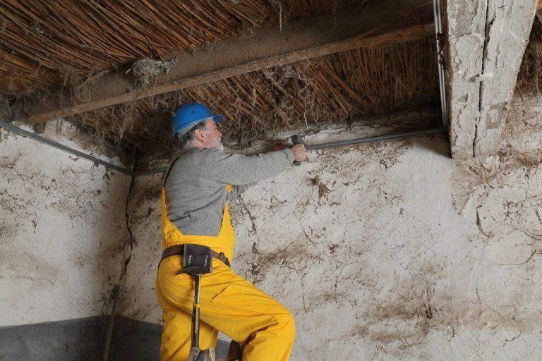 Oftmals stellen giftige Materialien ein Problem bei der Sanierung dar.
