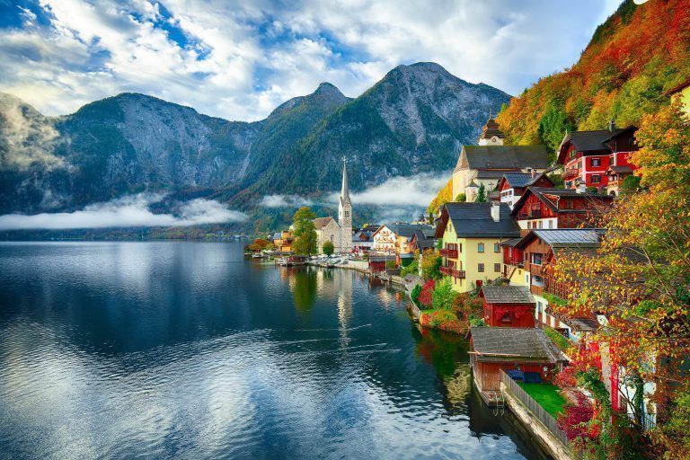 Hallstatt gehört zu den beliebtesten Touristenzielen im Salzkammergut. <span class="copyright">Shutterstock</span>