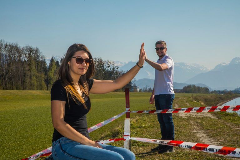 Die Grenzen nach Deutschland, Liechtenstein und in die Schweiz wurden dichtgemacht und damit zahlreiche binationale Paare getrennt. VN