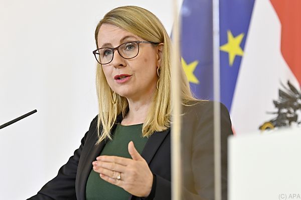 Schramböck: &#8220;Europa muss in die Gänge kommen&#8221;