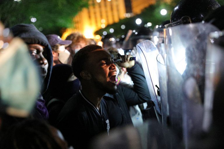 <span class="copyright">Reuters </span>Während die Unruhen in Minneapolis anhalten, sprangen die Proteste auf andere US-Städte wie hier Washington vor dem Weißen Haus.