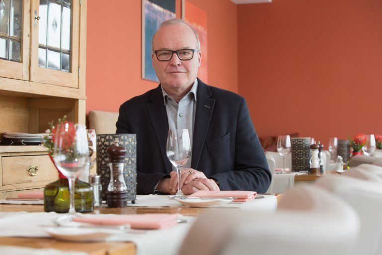 Elmar Herburger, Wirt im Rankweiler Mohren und Tourismussprecher, ist mit dem Wirtshauspaket nicht zufrieden: „Das löst die Probleme nicht.“VN/HB