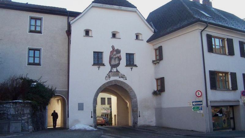 Betrunken gegen alten Torbogen in Bludenz geprallt