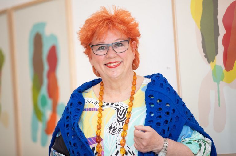 Barbara Salesch etablierte die Gerichtsshows im Privatfernsehen. Heute lebt die ehemalige Hamburger Richterin als Künstlerin auf dem Land. apa/dpa
