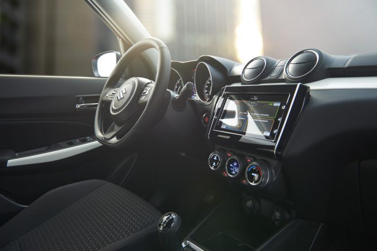 Das Cockpit ist ziemlich pragmatisch, dafür klar gezeichnet, übersichtlich und praktisch eingerichtet – inklusive Touch-Display fürs Infotainmentsystem.