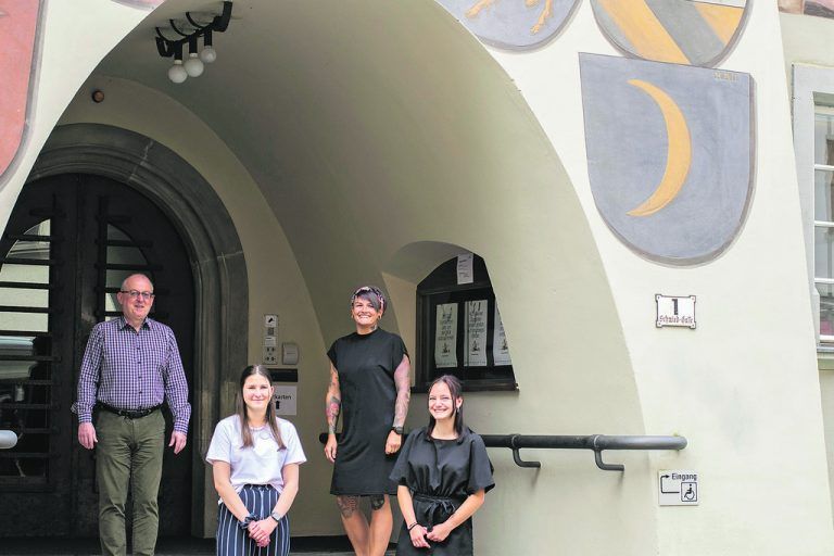 Das Prädikat „Ausgezeichneter Lehrbetrieb“ bekam die Stadt Feldkirch bereits zum achten Mal verliehen. Im Bild: Wolfgang Maier, Jacqueline Frick, Hanna Kraßnitzer und Miriam Fitsch. Stadt Feldkirch