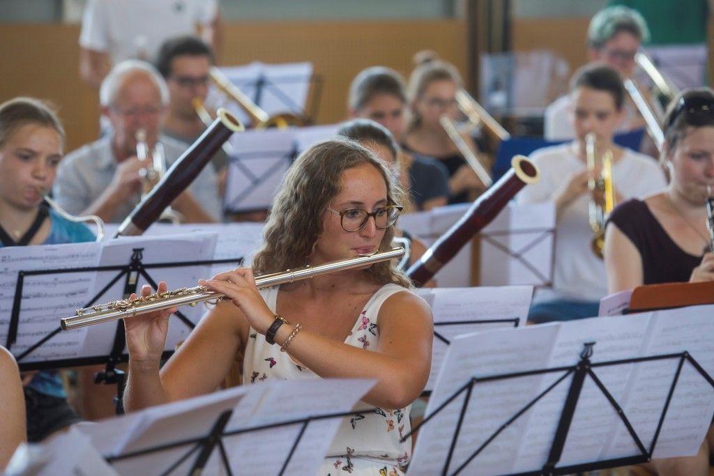 Orchesterspiel mit Plexiglas