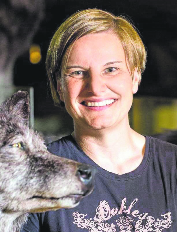 „Die Inatura Dornbirn ist längst fester Bestandteil der Bildungslandschaft des Landes Vorarlberg. Wir vermitteln achtsamen und respektvollen Umgang mit der Natur, wichtige Daten und Fakten – interessant und unaufgeregt. Gerade in der Coronakrise hören und lesen wir plötzlich von erreichten Klimazielen, besserer Luft- und Wasserqualität in großen Städten sowie Einsparung von Energie – darin läge nun die große Chance, für die Zeit nach Corona die zukunftsfähigen Prozesse in Schwung zu bringen, die Weichen richtig zu stellen.“
GF Ruth Swoboda,
Direktorin Inatura Dornbirn