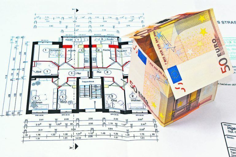 Finanzen Entscheidungen in Immobilienfragen gehören gut überlegt, weil sie erhebliche Auswirkungen auf die Finanzen haben.