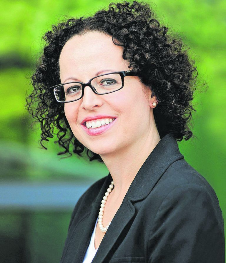 „Für unsere Kinder und Kindeskinder liegen unserem gesamten Team Natur, Umwelt und Klima sehr am Herzen. Der Umweltschutzgedanke ist seit jeher zentraler Teil unserer Firmenphilosophie – im laufenden Prozess und gesamtheitlichen Geschäftsmodell. Auch in der Vorarlberger Industriellenvereinigung stehen wir voll und ganz zum Klimaschutz und wollen klug gestaltete Maßnahmen pro aktiv antreiben, um auch international zum Nachahmen anzuregen. Mutige Vorreiter in Industrie und Wirtschaft sind wesentlicher Teil der Lösung.“GF Christine Schwarz-Fuchs, BULU, IV-Vizepräsidentin Vlbg.