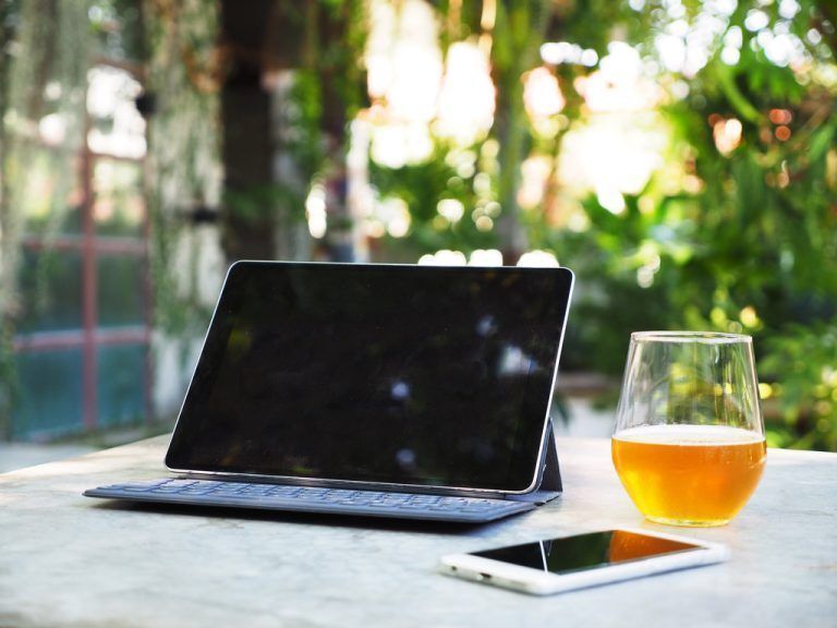 Homeoffice im Gastgarten ist laut Studie durchaus produktiv.shutterstock