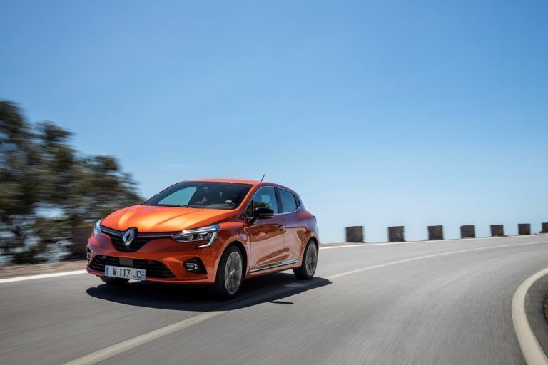 Im Vorjahr debütierte der Renault Clio V, mit Otto- und mit Selbstzünder­antrieb. Ein Hybrid steht demnächst ins Haus. Der Preis: ab 12.790 Euro.