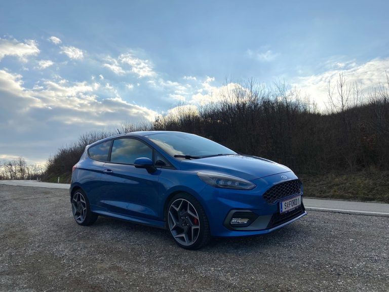 Kurvenräuber erster Klasse: die 200 PS starke ST-Version des Ford Fiesta – nicht zu hart, nicht zu laut, nicht zu unartig.