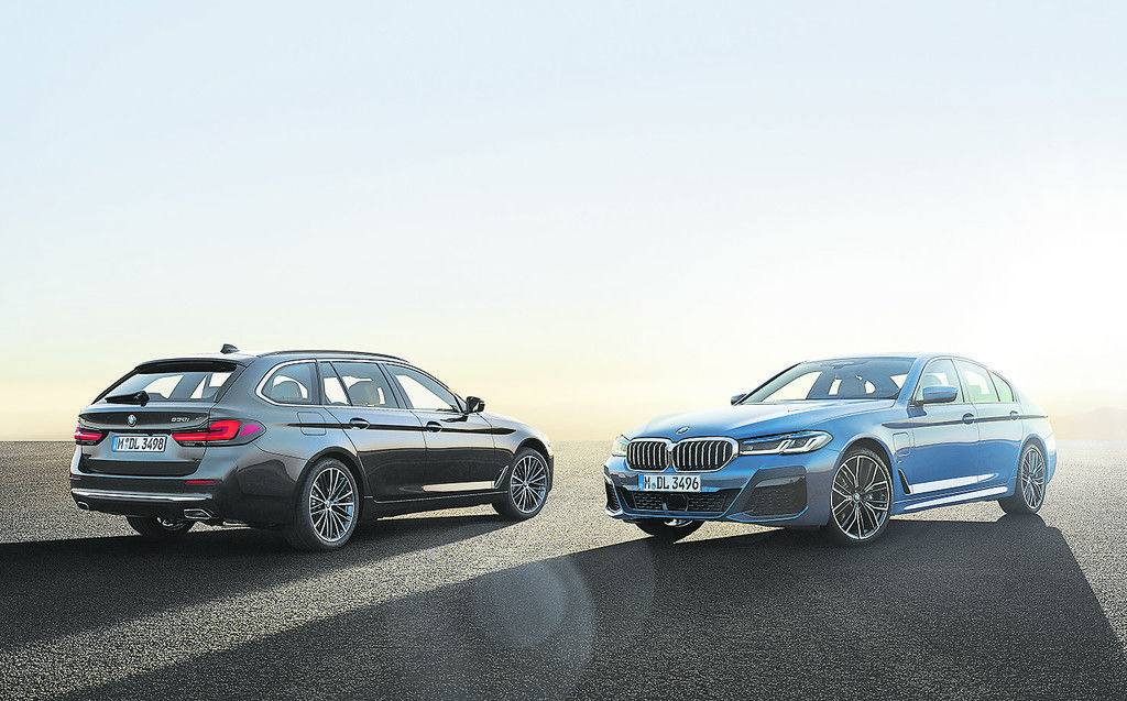 Autonews der Woche BMW zeigt die überarbeitete 5er-Baureihe / Kia hat beim Rio Hand angelegt / Modellpflege für Cabrio und Coupé der Mercedes E-Klasse
