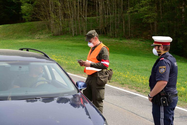 Ab Montag unterstützt die Miliz die Polizei an den Grenzen. Nicht lange. Der Militärkommandant rechnet mit einem baldigen Abrüstungstermin.Koppitz