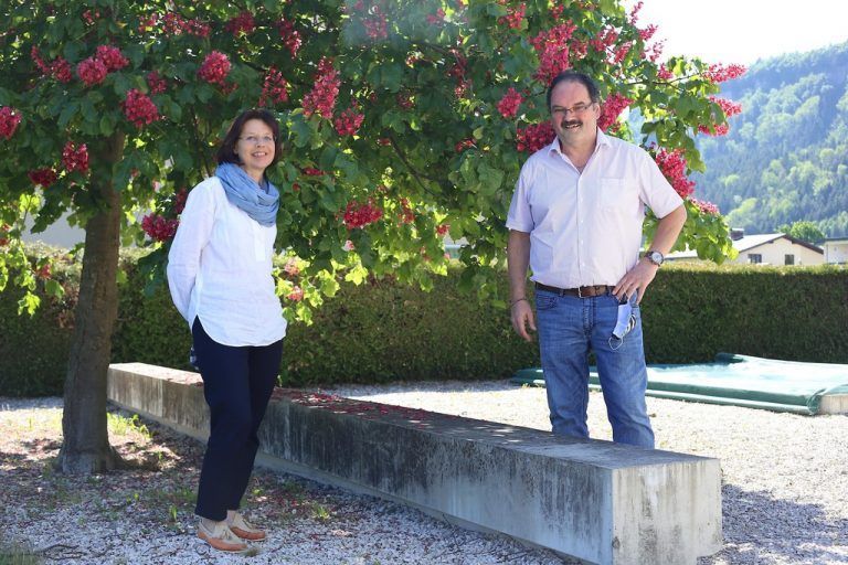 Trotz des größeren Abstandes wachse der Zusammenhalt innerhalb von Tisis und Tosters, wie die Ortsvorsteher Gabriele Graf und Manfred Himmer berichten. Uysal