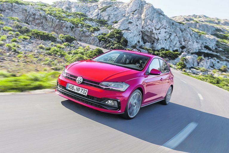 VW nimmt den Polo GTI vorläufig aus dem Programm. Der Grund: Der kleine Sportler ist einfach zu erfolgreich. Mindestens bis zum Modelljahreswechsel nach dem Herbst ist der 200 PS starke Kleinwagen-Sportler nicht mehr bestellbar. Das Modell erfreue sich hoher Nachfrage, so dass alle geplanten Einheiten bereits verkauft seien, erklärt der Hersteller auf Nachfrage.