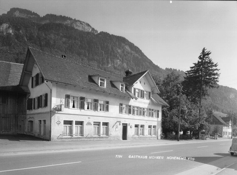 Das Gasthaus Mohren in Hohenems wurde 1910 von Kaspar Amann erworben. Viele Vereine hielten hier ihre Proben oder Versammlungen ab. 1959 wurde der Gastbetrieb eingestellt. Später war hier noch für fünf Jahre der Kindergarten „Schwefel“ untergebracht.