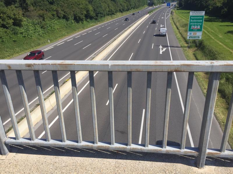 15-Jähriger stürzt von Autobahnbrücke in Lauterach