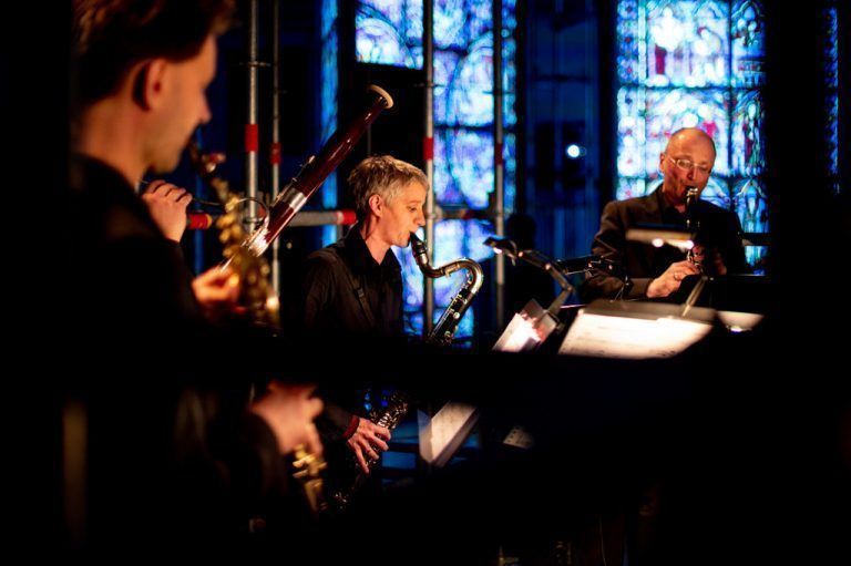 Die Abende mit musikalisch begleiteten Begräbnisreden auf Gewissheiten, Privatsphären und Muße werden mit einem Corona-Update versehen. Victor Marin