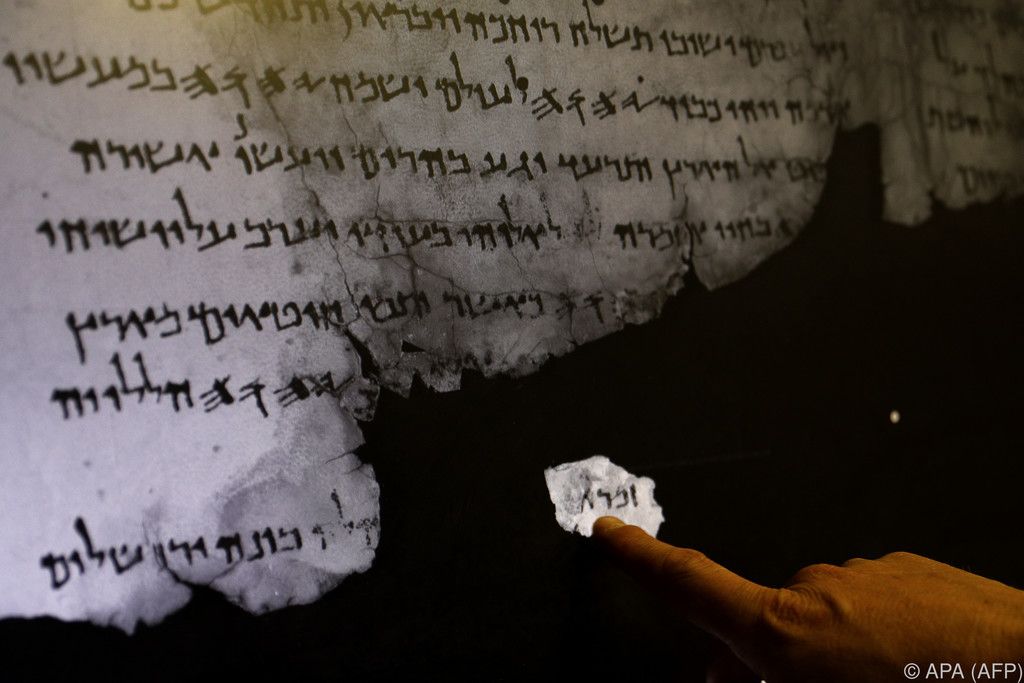 Qumran-Rollen mit Hilfe von ­DNA-Proben zusammengesetzt