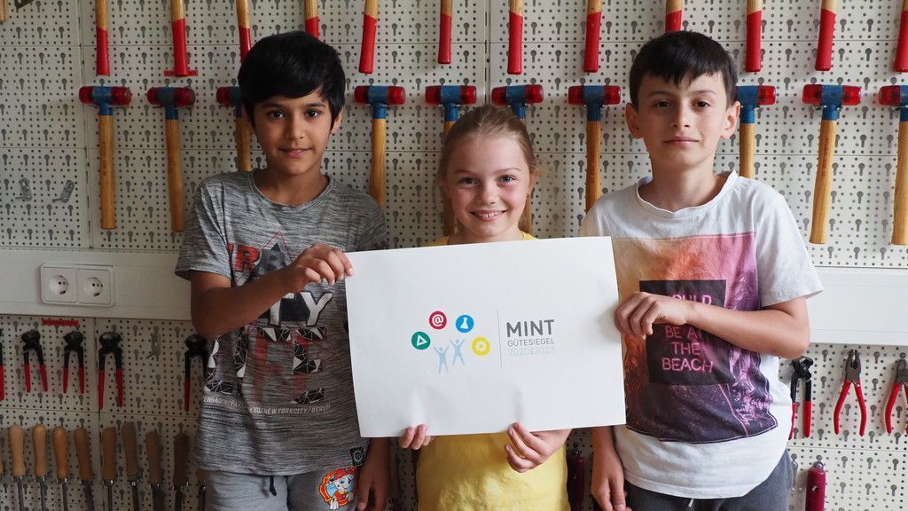 Ausgezeichnete Volksschule Blattur