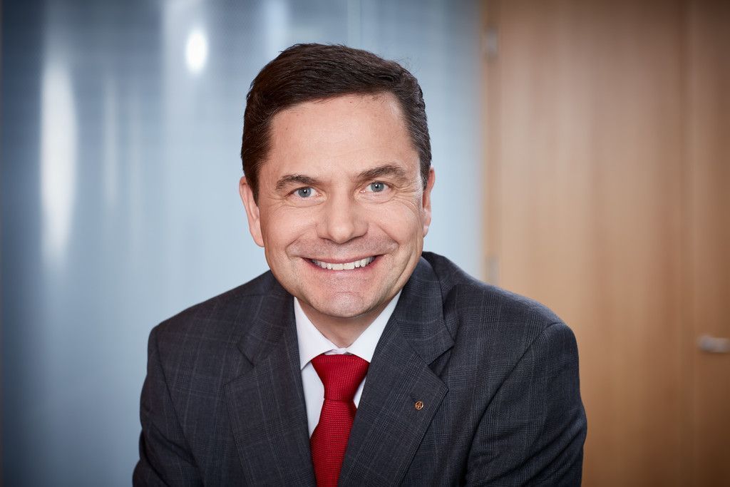 Spar setzt sich an der Spitze fest
