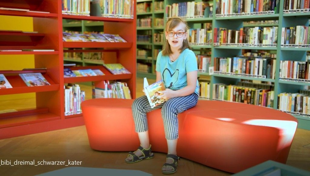 Neue Buch am Bach-Videos: Sarah liest aus Bibi vor