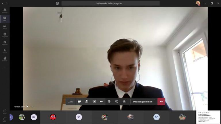 So manch einer hat sich für seine online-Präsentation zuhause sogar fein gemacht.GYS