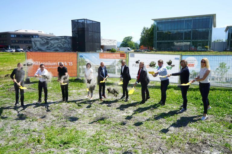 Spatenstich für das neue Betriebsgebäude im Millennium Park. prisma
