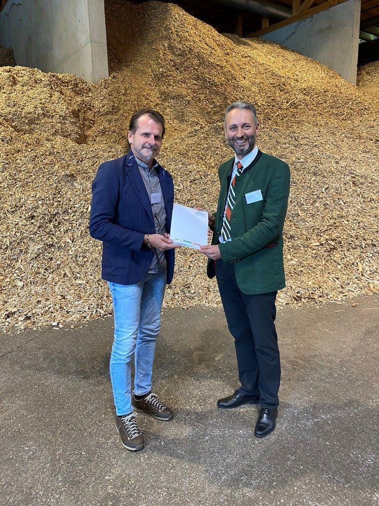 Standesrepräsentant Herbert Bitschnau (l.) und Naturwärme-GF Christoph Walla.