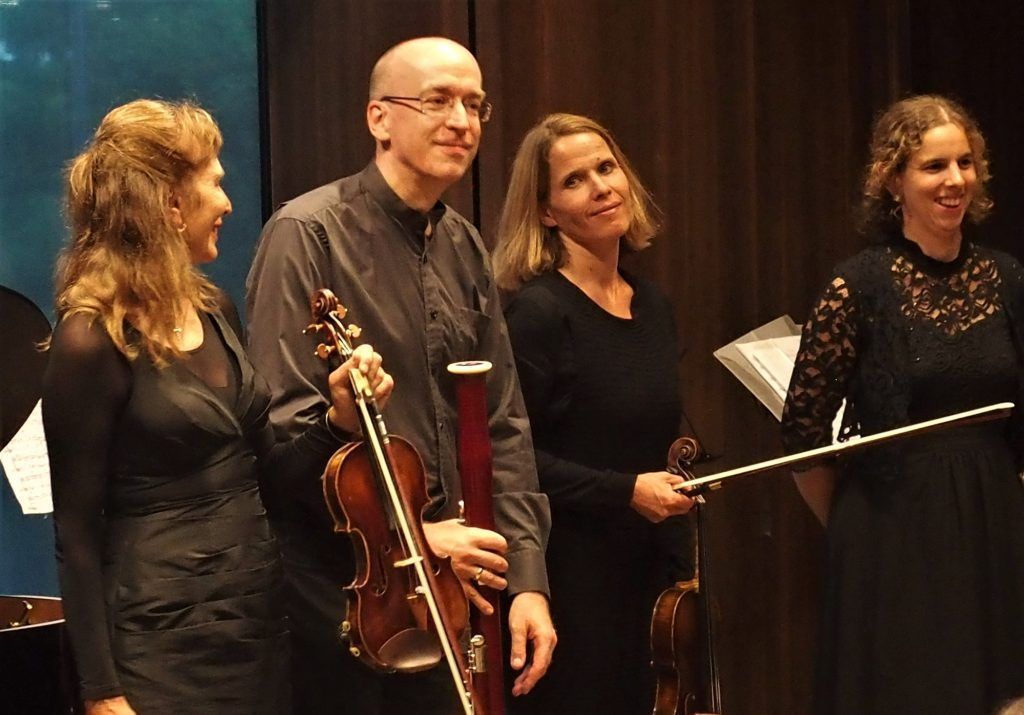 „Cluster“ kann auch Musik bedeuten