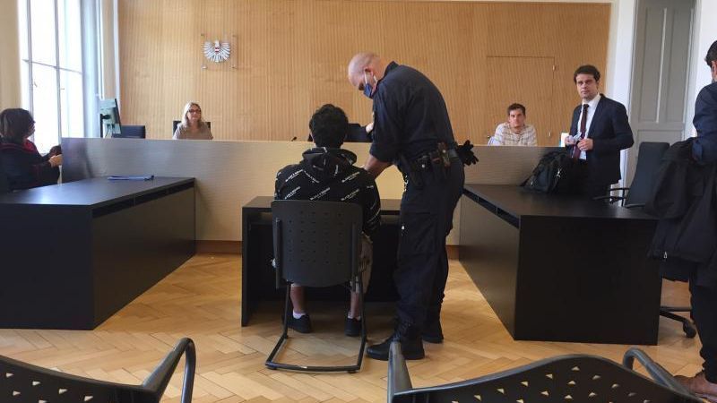 Gericht:  Betreuer mit dem Besen attackiert