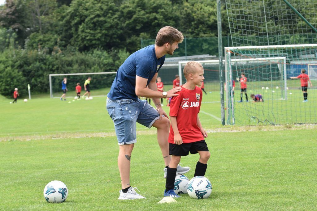 62 Kinder trainieren wie die Profis